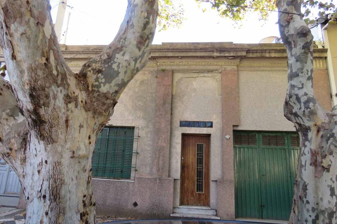 EXELENTE CASA A REFACCIONAR A METROS DE 25 DE MAYO