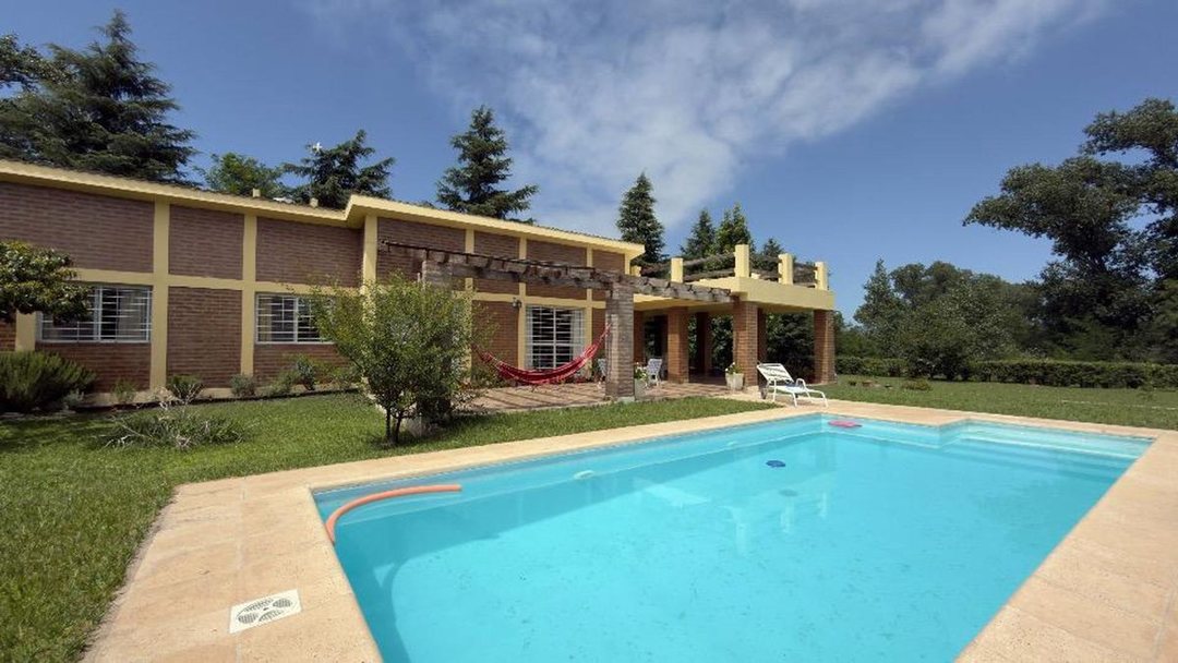 VENTA CASA 2 DORMITORIOS PILETA POTRERO DE GARAY