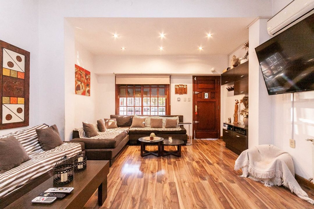 CASA 3 AMB A 1 CUADRA DE AV. HIPOLITO YRIGOYEN