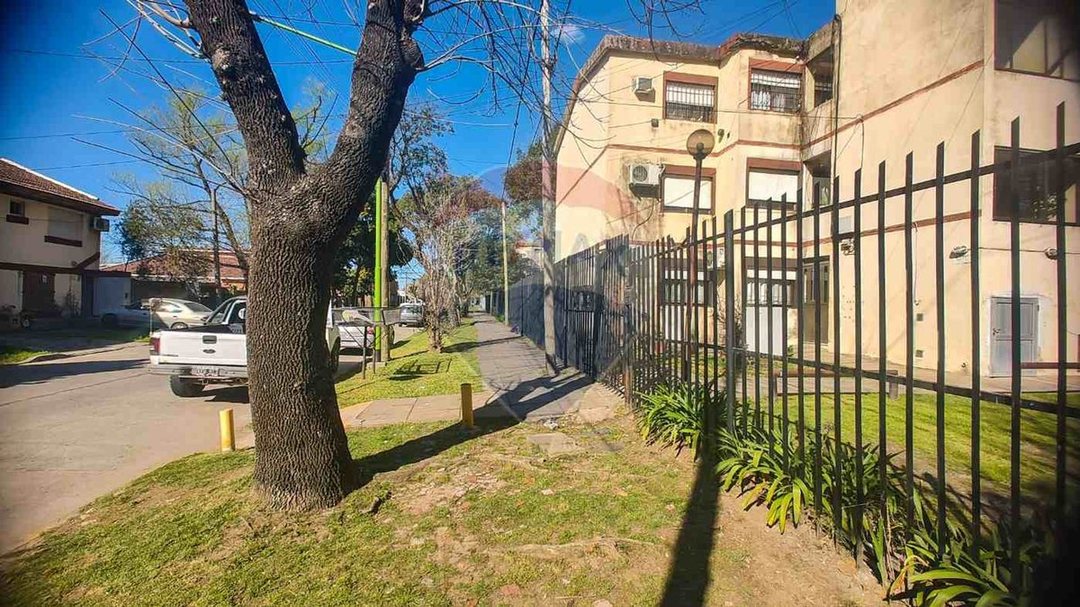VENTA - DPTO 3 AMB CON AREA VERDE - CAMPANA CENTRO