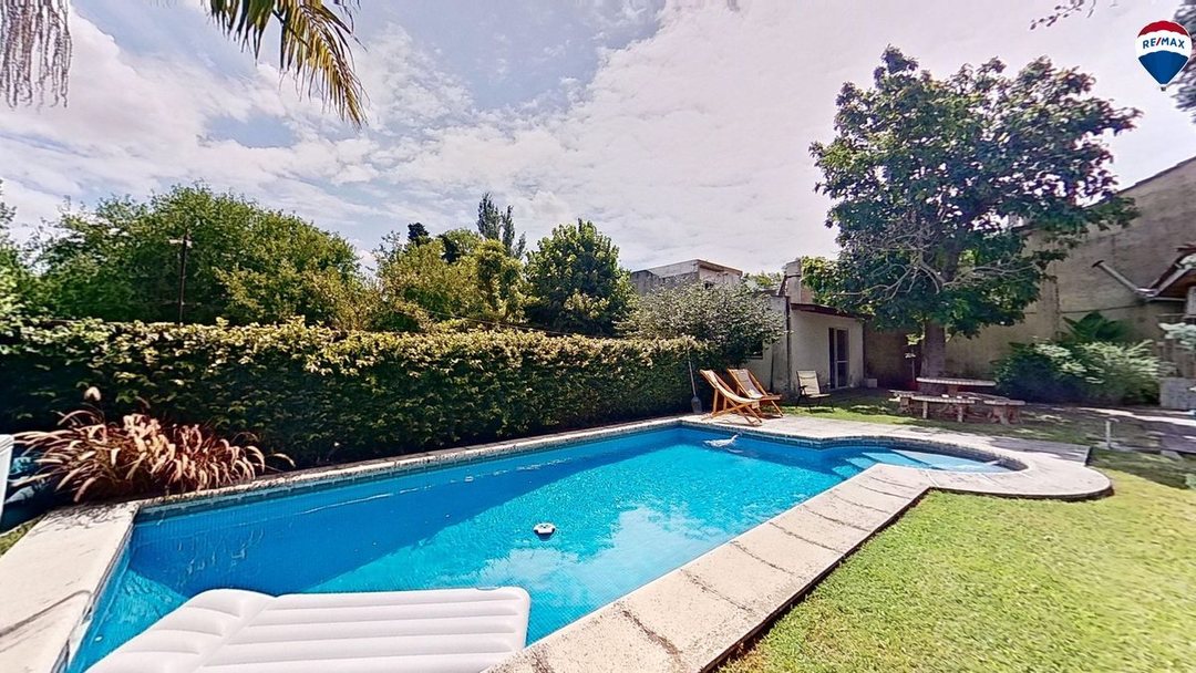 VENTA CASAS FCIO VARELA CENTRO CON PILETA