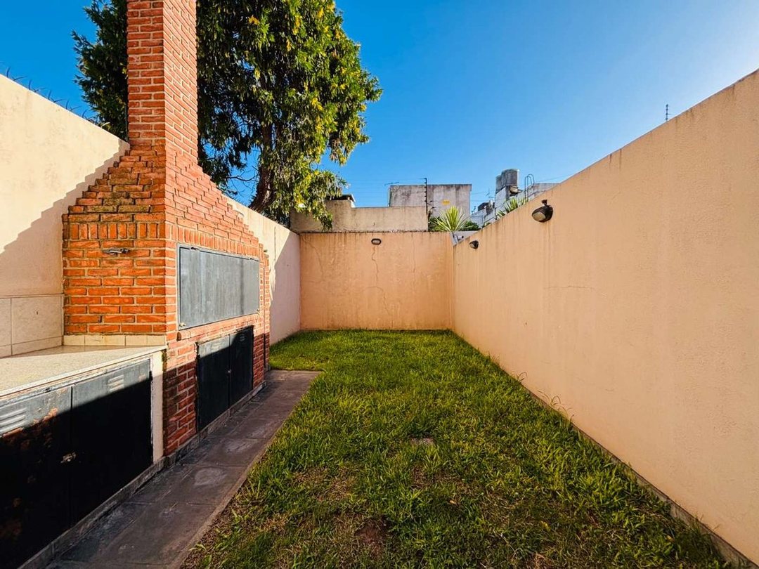 VENTA DUPLEX 4 AMB HAEDO COCHERA PARRILLA JARDIN