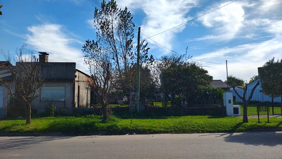 Casa 1 Dormitorio en Venta en Dolores amplio Lote