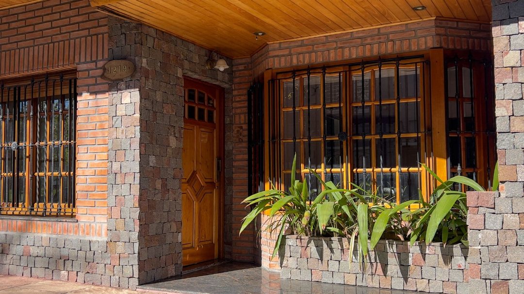 VENTA CASA 5 DORMITORIOS PALOMAR COCHERA play room
