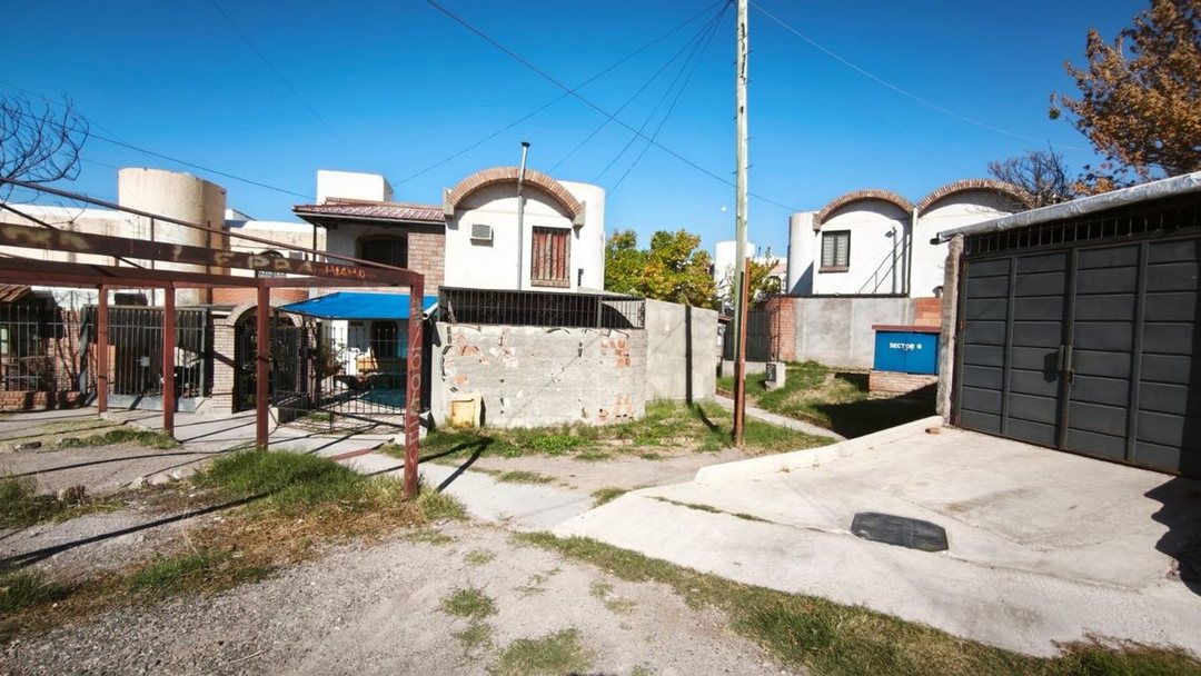 DUPLEX EN VENTA - B° 12 DE JUNIO OPORTUNIDAD