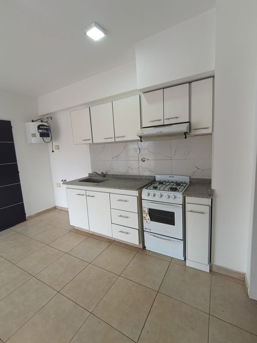 VENTA DEPTO. 2 AMB. C/BALCON y COCHERA M.CORONADO