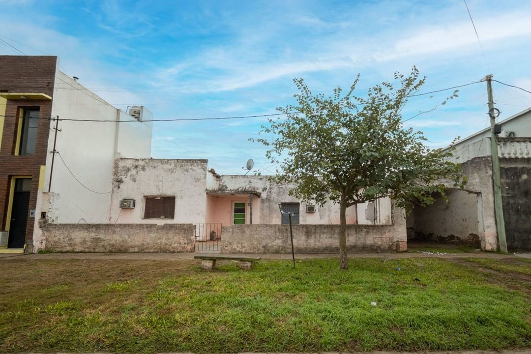 VENTA CASA A REFACCIONAR EN MONTE VERA