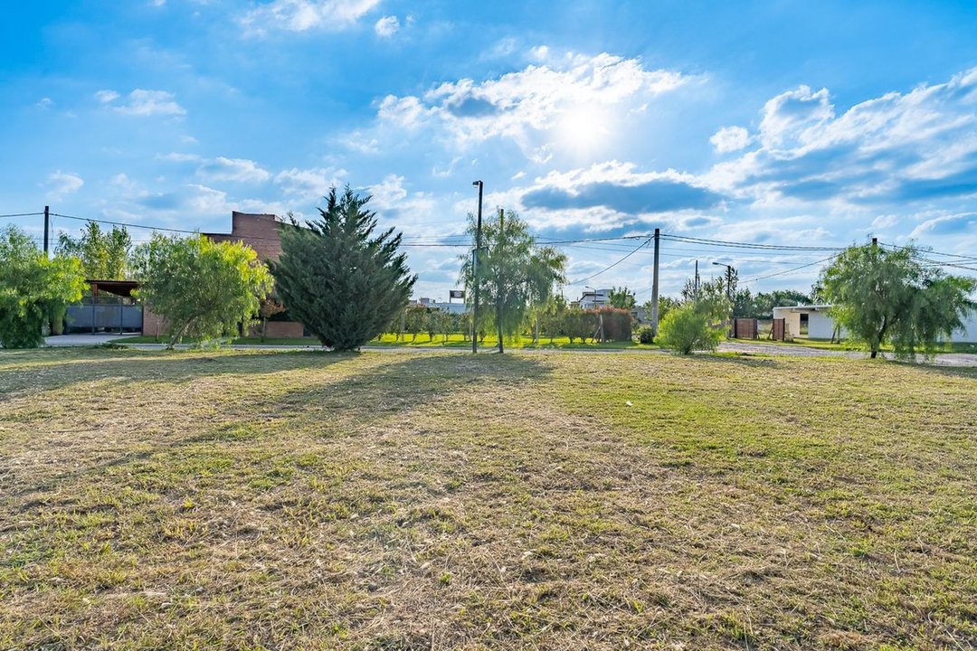 TERRENO EN VENTA EN ACEQUIAS ROLDAN
