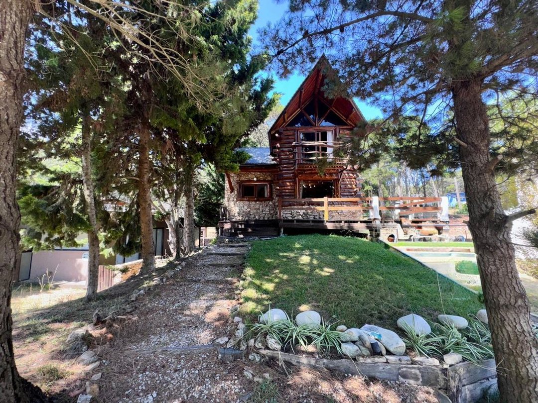 Casa estilo cabaña 4 ambientes  en venta, Mar Azul