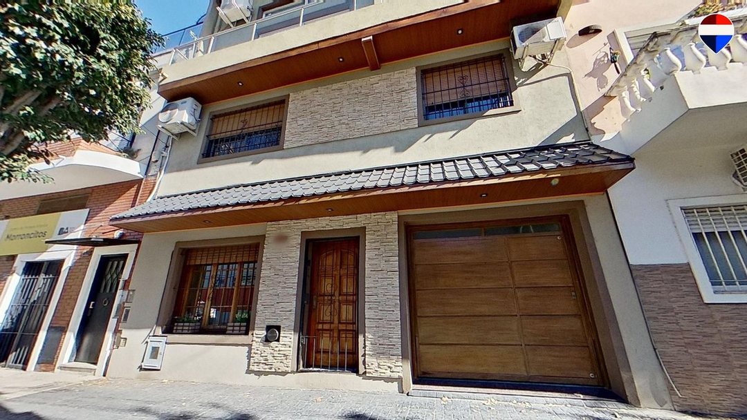 CASA VENTA PARQUE AVELLANEDA COCHERA PILETA