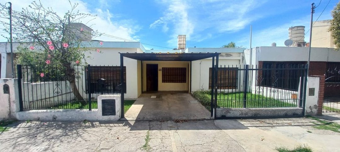 VENTA CASA 3 DORMITORIOS- CENTRO AMERICA CORDOBA