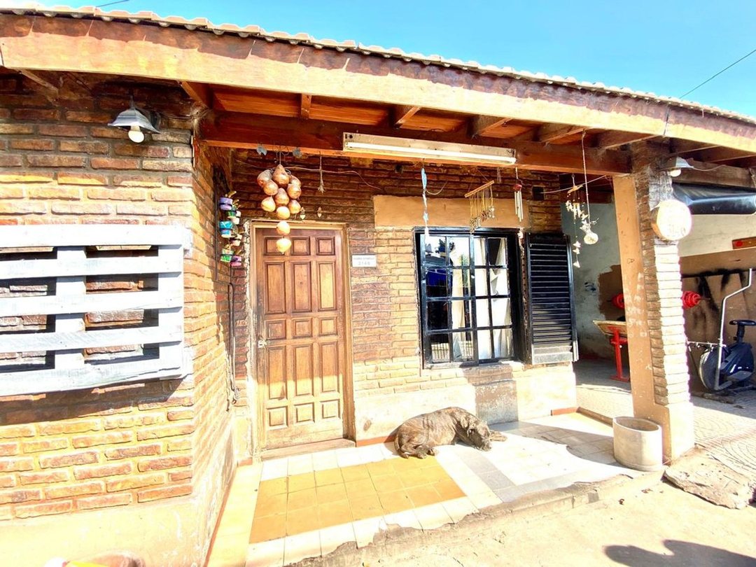 Venta Casa 3 amb más depto Ituzaingo-a Refaccionar