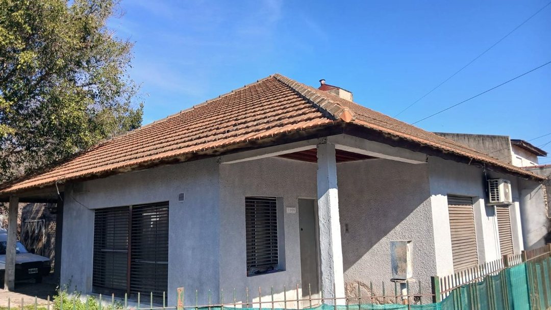 Venta casa  4 ambientes con lote en Bernal Oeste