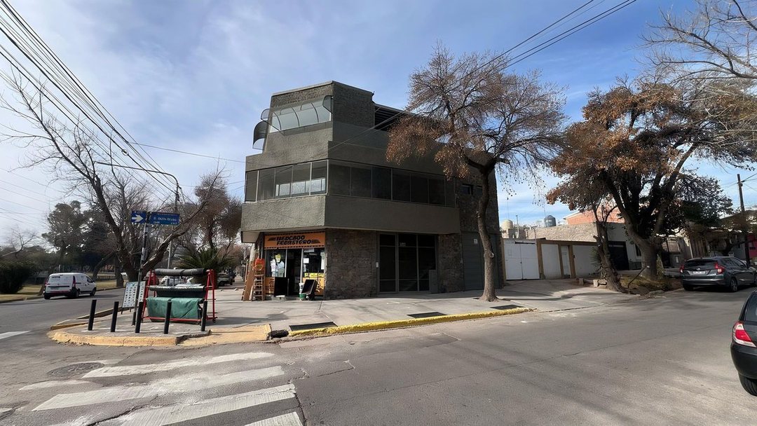 PROPIEDAD COMERCIAL A METROS DE MERCADO MORENO