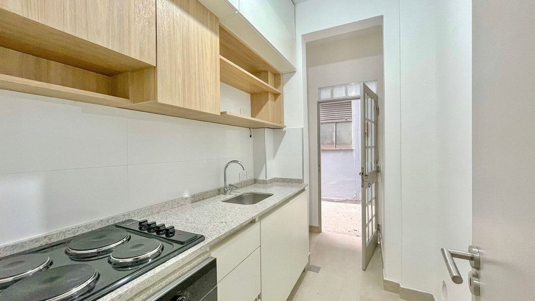 Venta Depto. 3 amb. V. Urquiza. Planta baja. Patio
