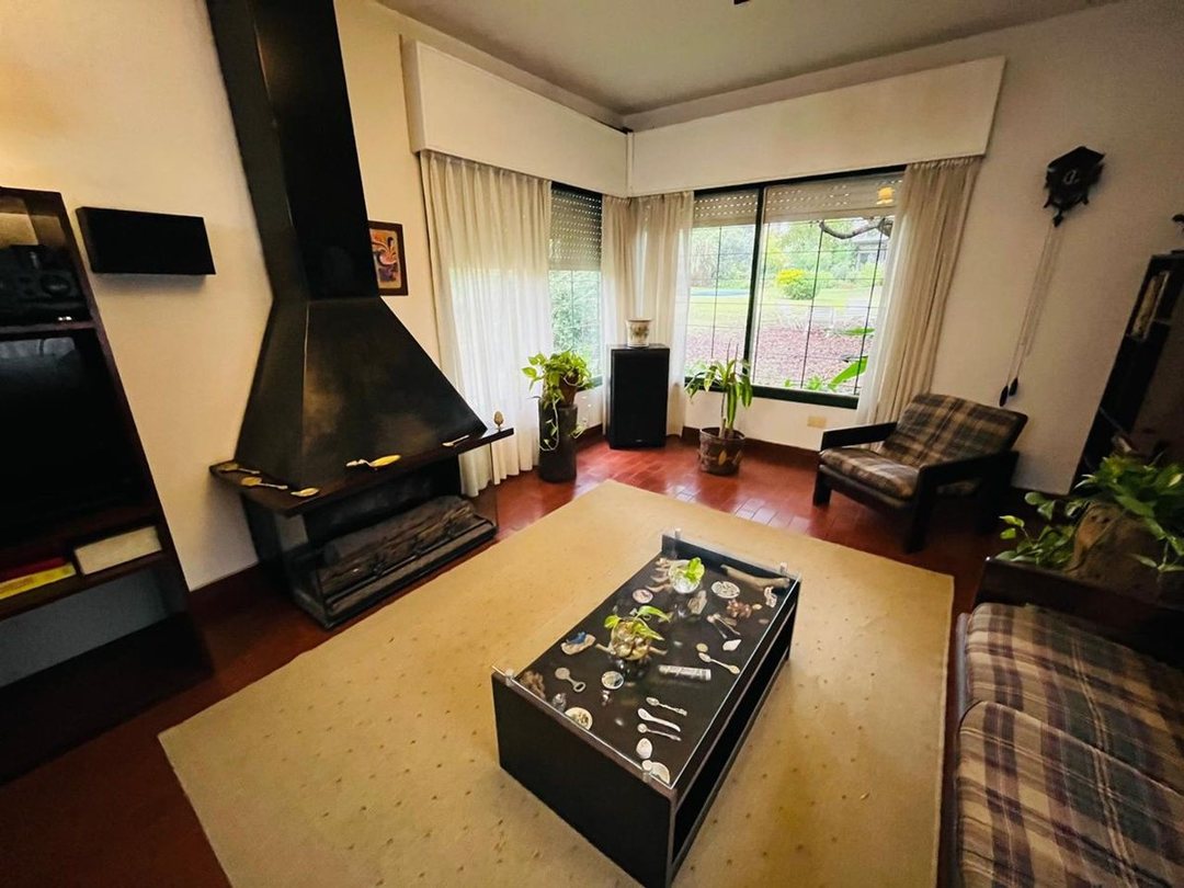 CASA 4 AMBIENTES VENTA MONTE GRANDE PARQUE PILETA