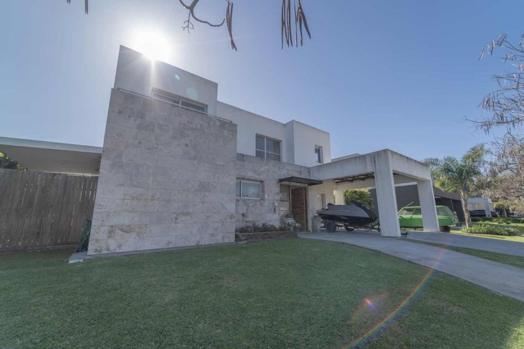 VENTA Casa a la laguna en Los Alisos – Nordelta