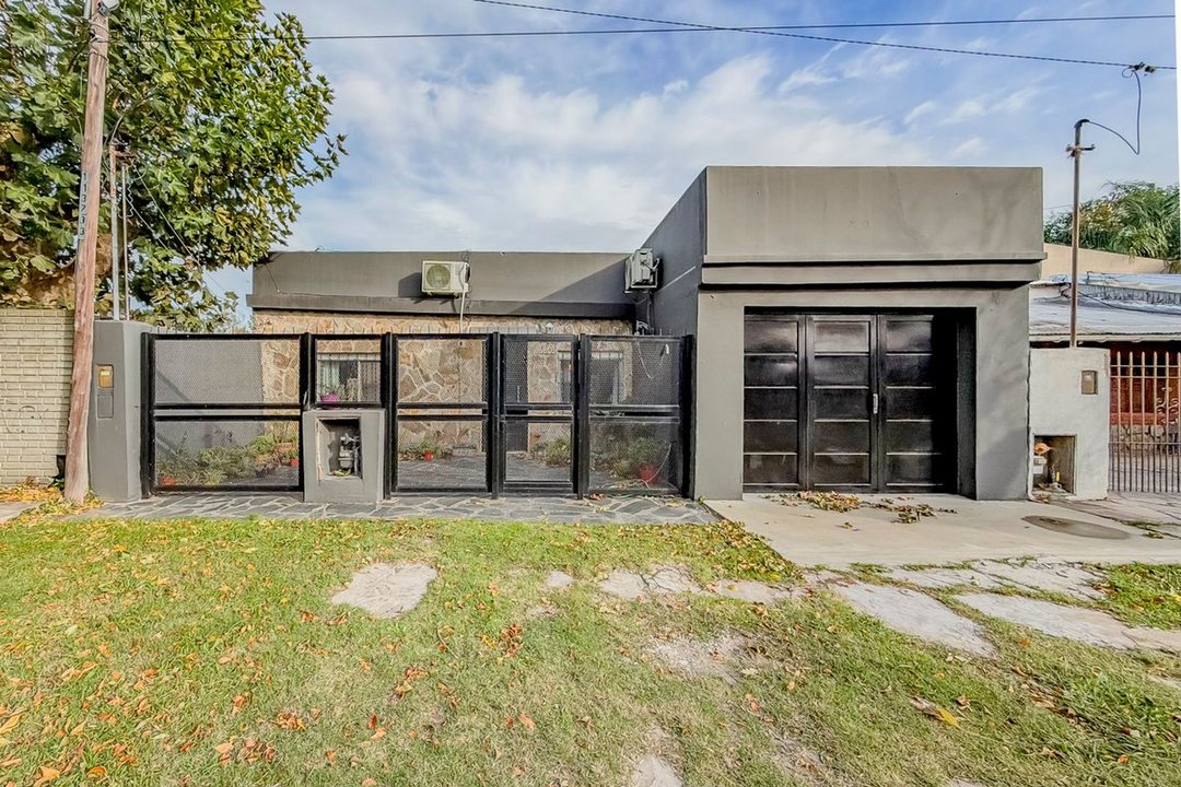 CASA EN VENTA EN VILLA ELISA CON COCHERA