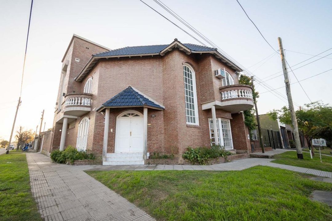 VENTA CASA DE CATEGORÍA 3 DORMITORIOS EN SUITE