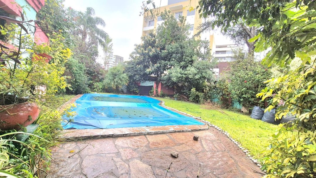 VENTA VILLA BOSCH CON PILETA Y PARRILLA