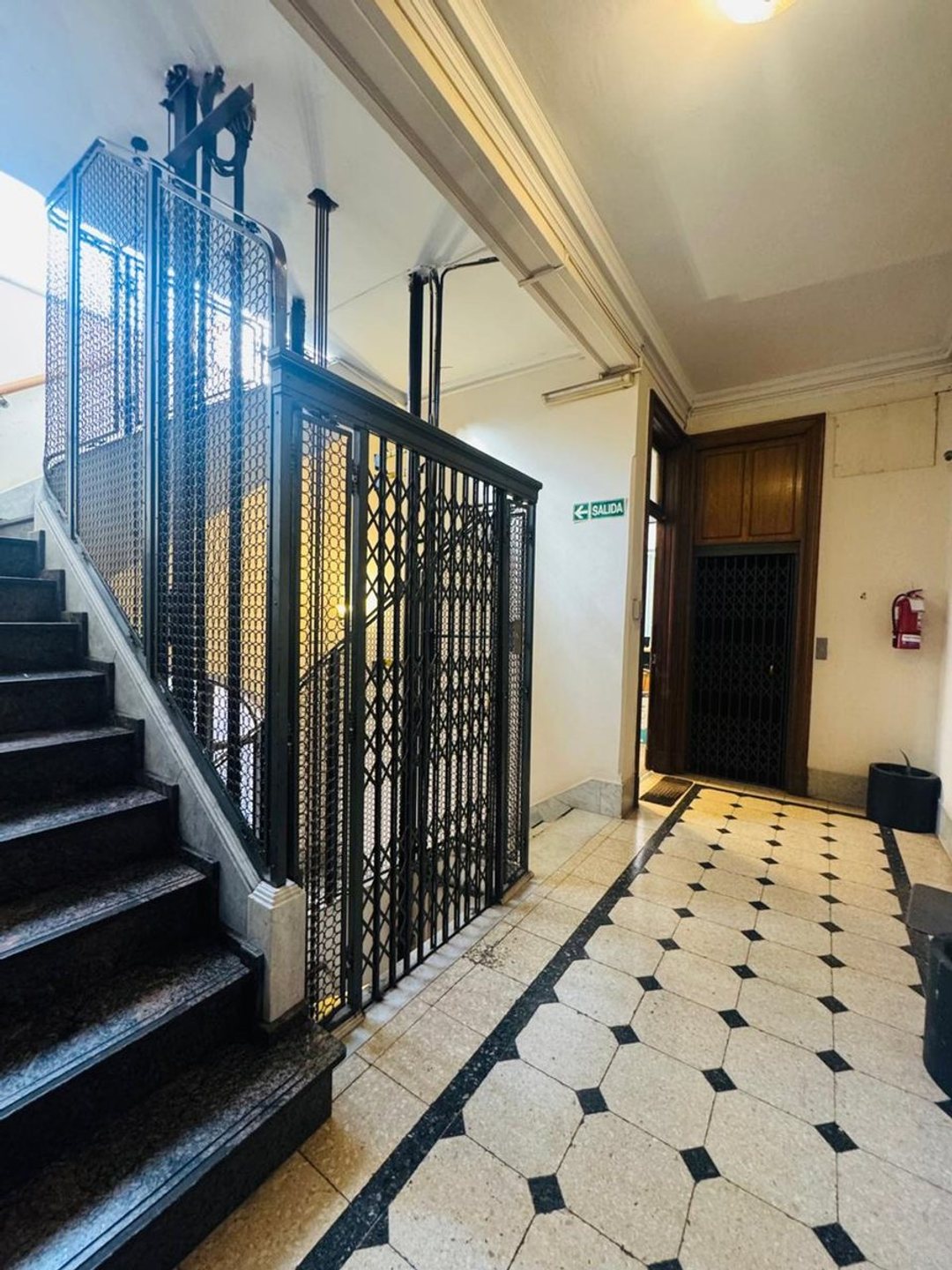 VENTA OFICINA CENTRO EDIFICIO MINETTI SEGURIDAD