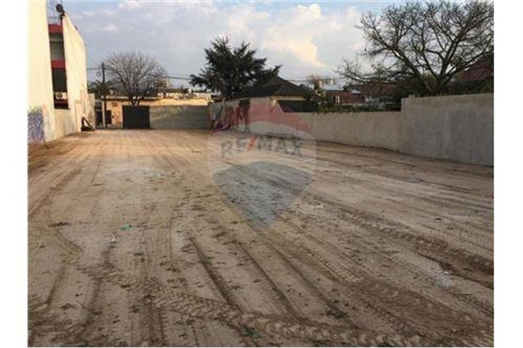 VENTA TERRENO CASTELAR CERCA ACCESO OESTE 900M2