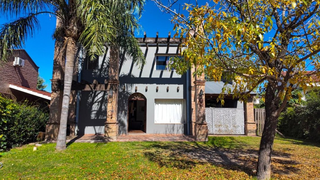 CASA 3 DORMITORIOS EN BARRIO SAN ALFONSO