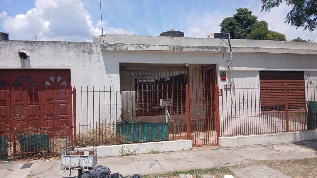 CASA 4 AMBIENTES EN VENTA EN BANFIELD