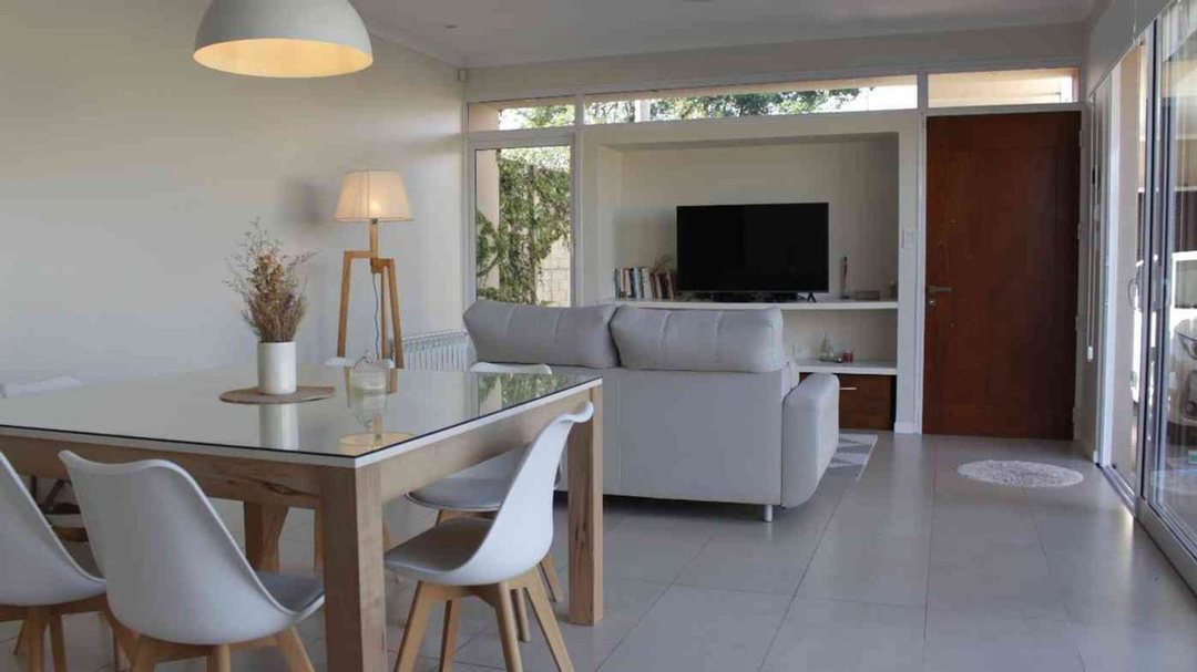 SE VENDE CASA EN BARRIO MARTELOSSI