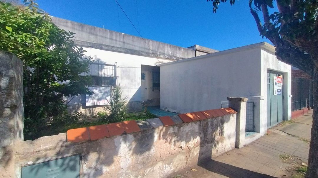 VENTA CASA C/JARDIN Y GARAGE LOTE PROPIO EZPELETA
