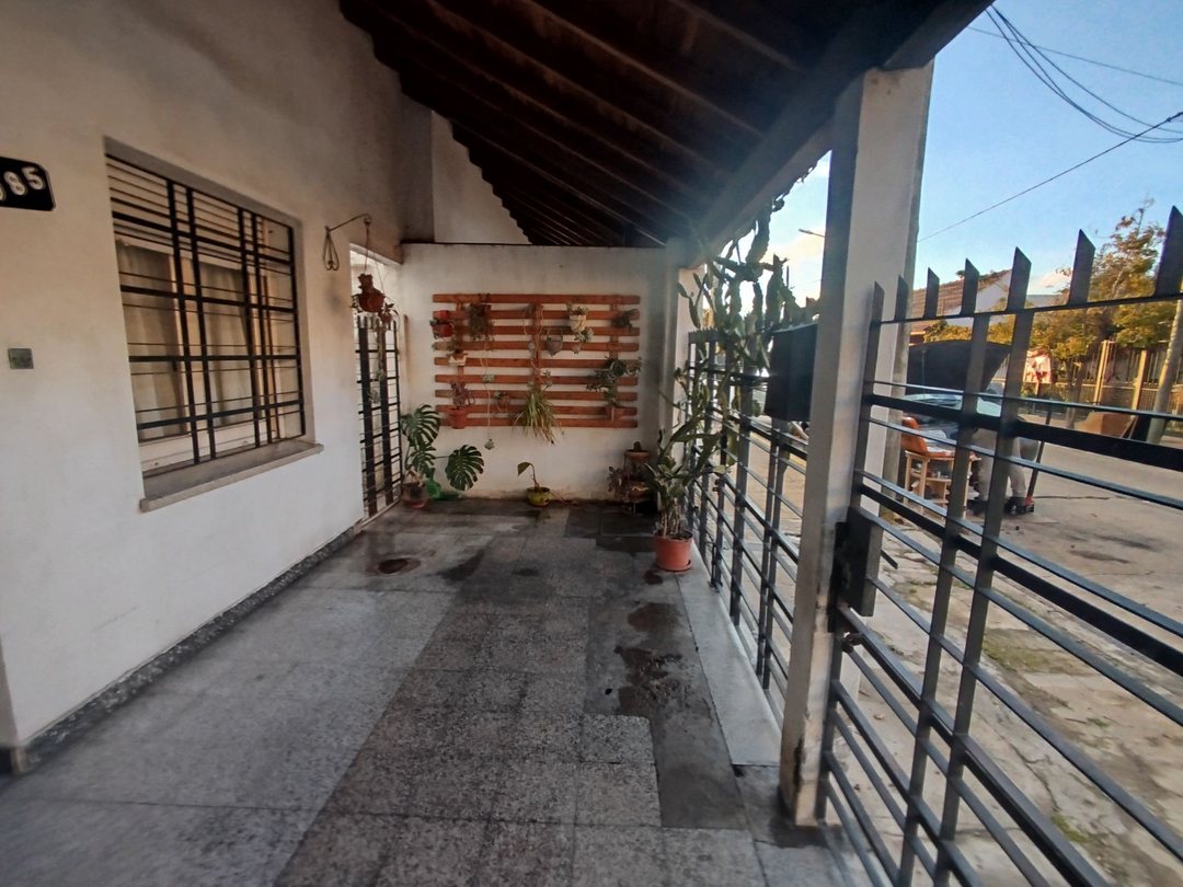 VENTA CASA 4 AMB TEMPERLEY APTO CREDITO PATIO