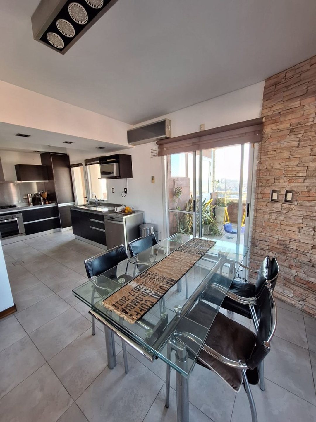 SE VENDE PISO EXCLUSIVO DE 3 DORMITORIOS Y 2 COCH.