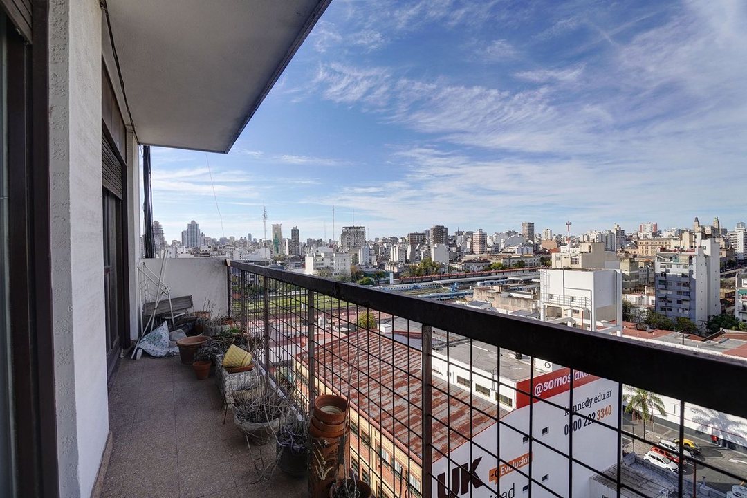 DEPTO 5 AMB C/ 2 BALCONES - VENTA / ALMAGRO