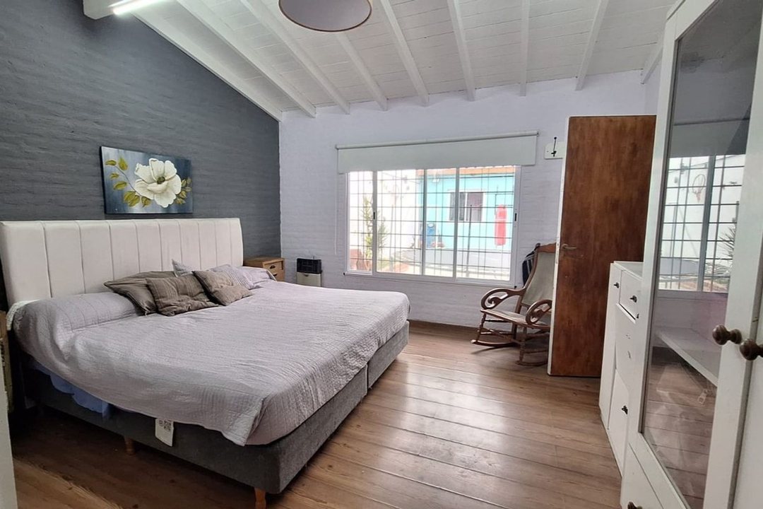 venta CASA 3 ambientes  quincho y patio - BERNAL