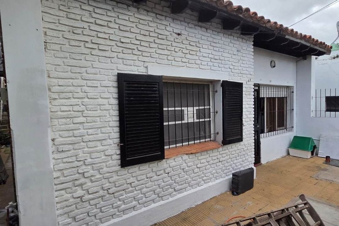 VENTA - DOS CASAS DE 2 DORMITORIOS, UNA A TERMINAR