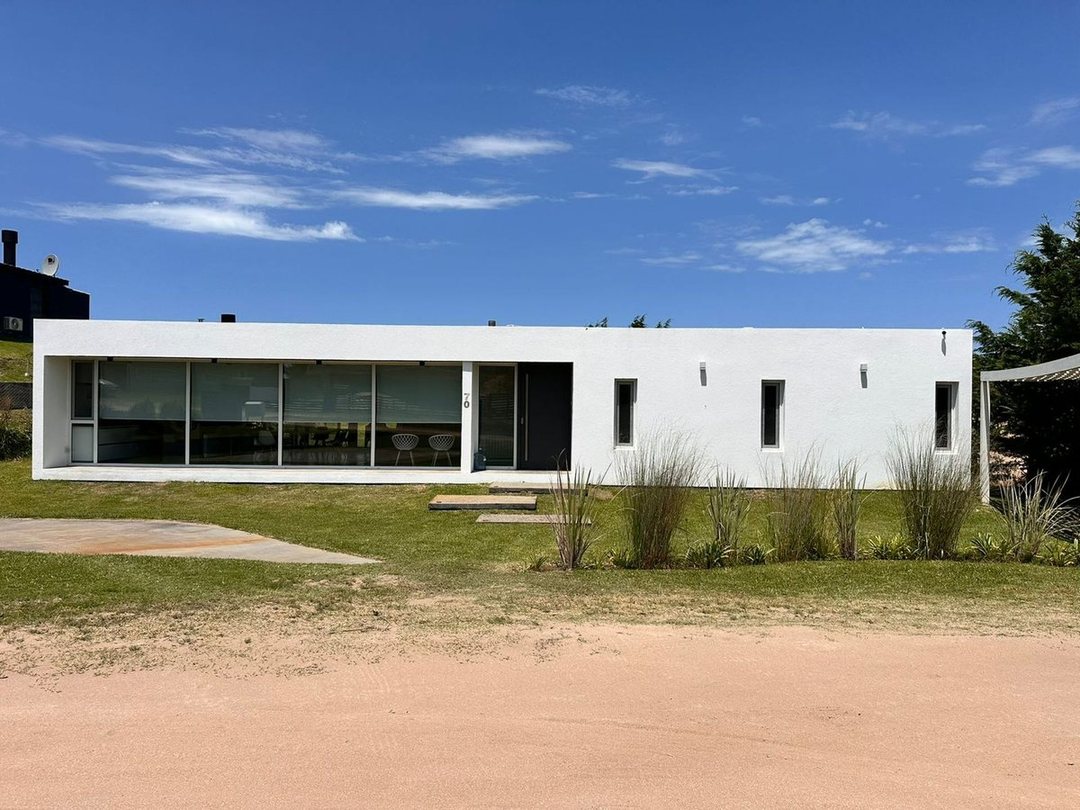 CASA EN VENTA COSTA ESMERALDA SECTOR DEPORTIVO