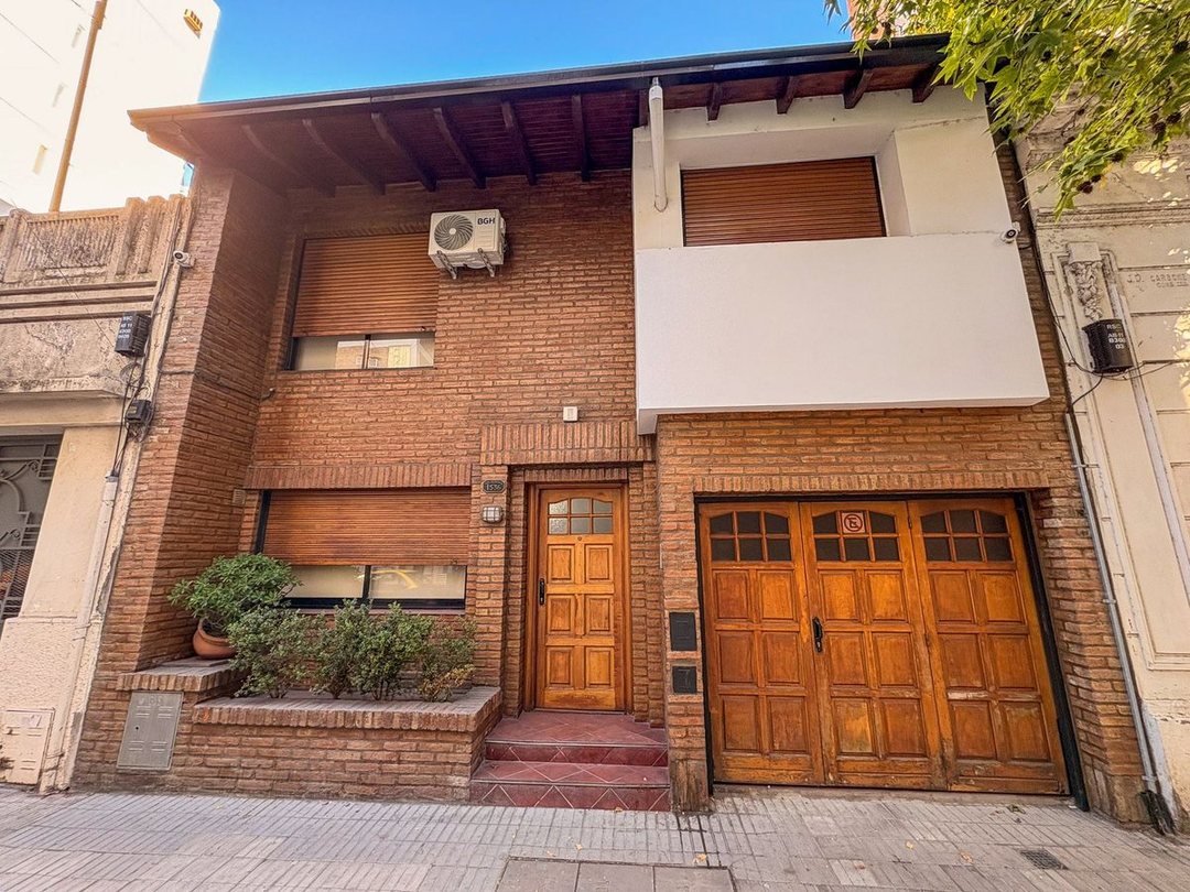 CASA EN VENTA 4 DORMITORIOS PATIO COCHERA MARTIN