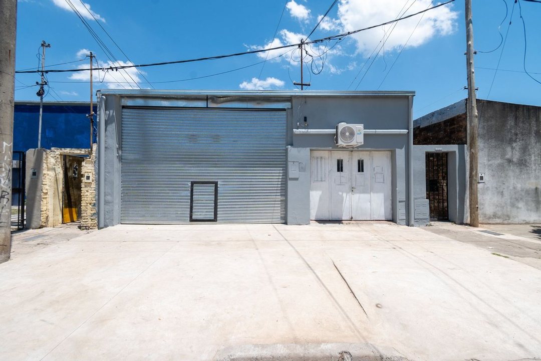 Venta galpon mas dpto. en barrio sargento cabral