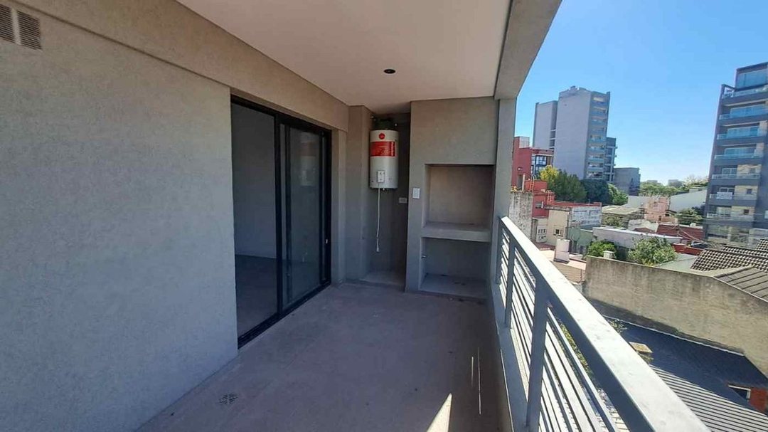 VENTA DEPTO 2 AMBIENTES A CON BALCÓN Y PARRILLA