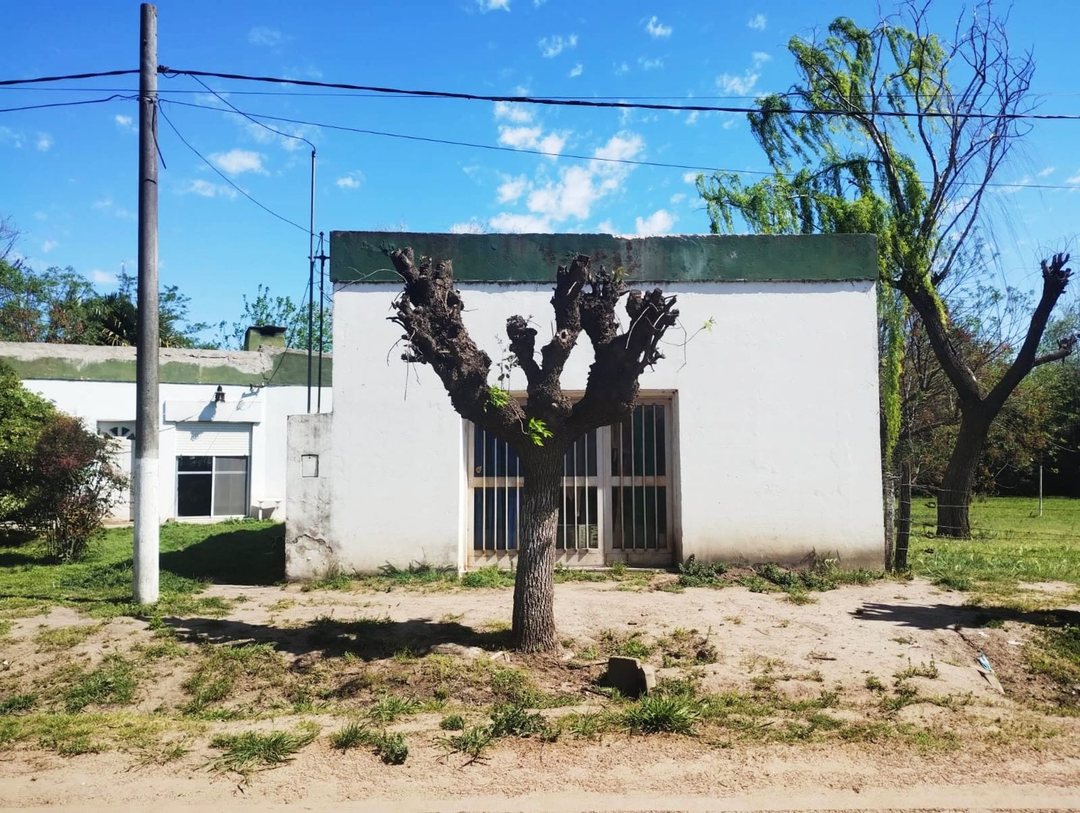 CASA CON LOCAL EN VENTA EN COMODORO PY, BRAGADO