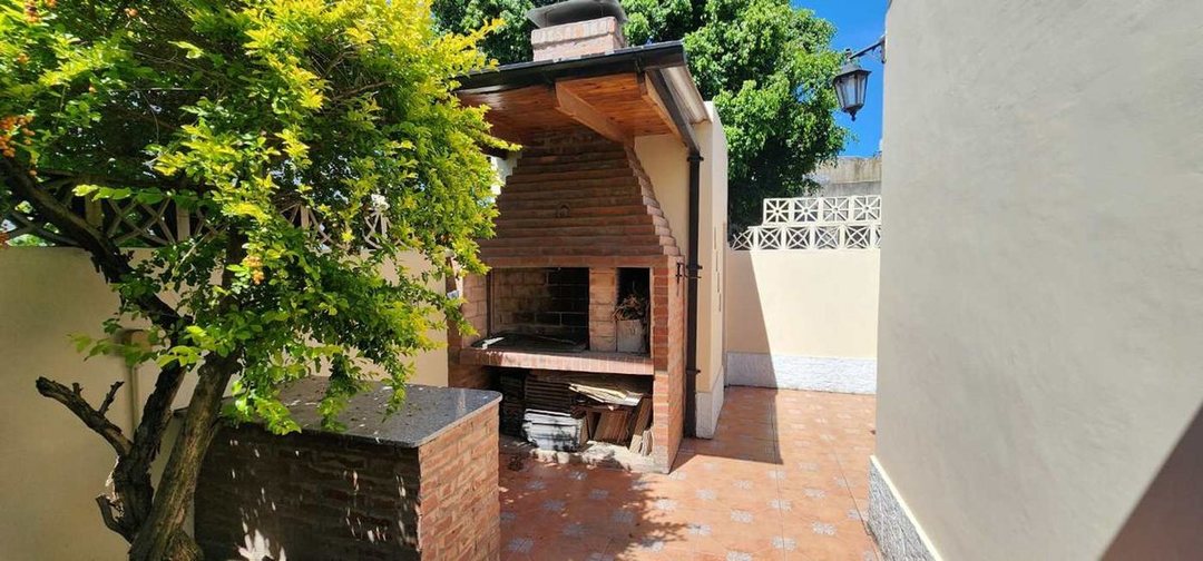 CASA EN VENTA 3 AMBIENTES CON COCHERA RAMOS MEJIA