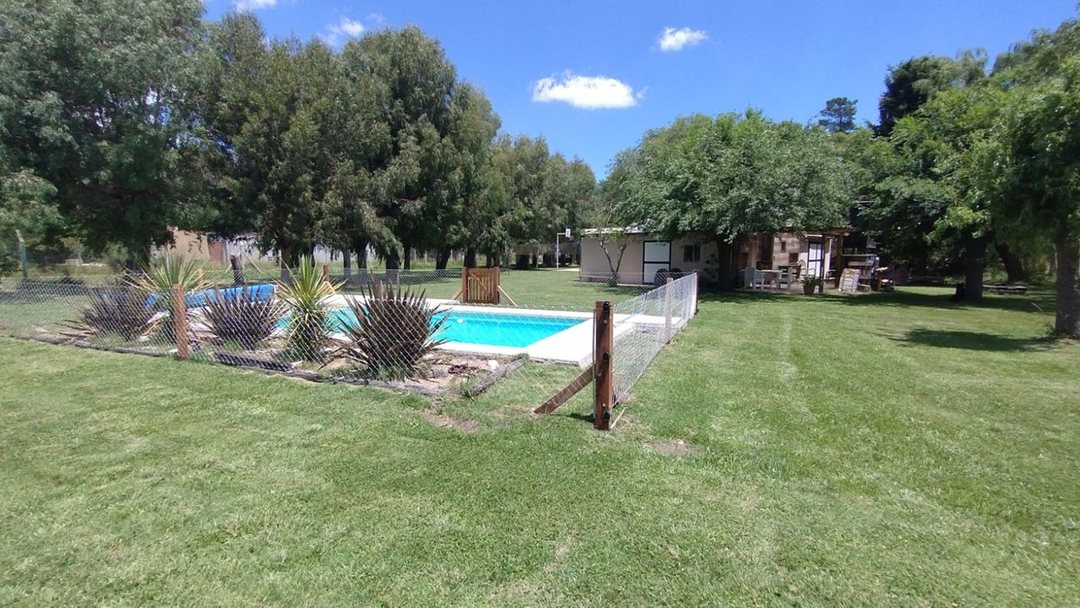 LOTE EN VENTA CON CONSTRUCCION Y PILETA OLAVARRIA