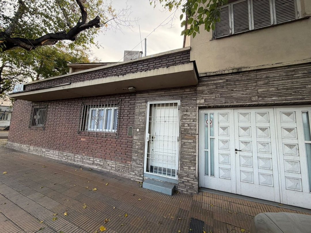 Venta casa esquina Ciudad de Mendoza