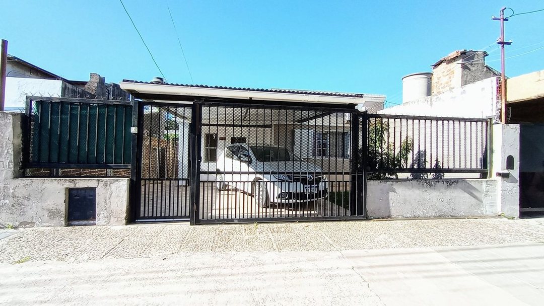 VENTA CASA 4 AMBIENTES COCHERA Y GALPON-ZARATE