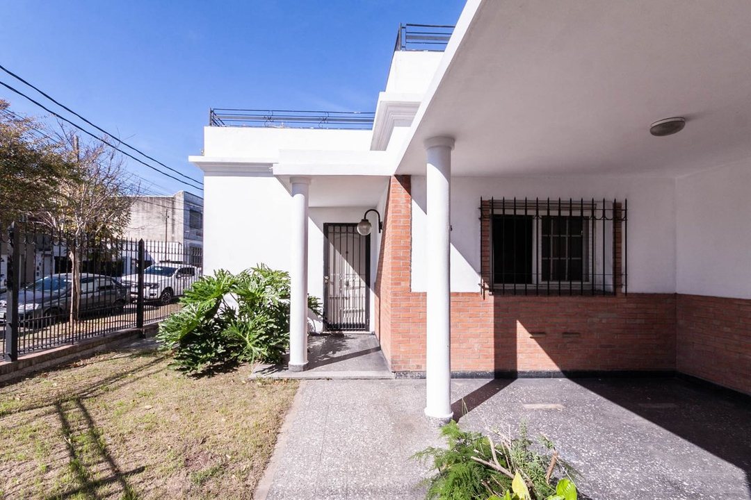 VENTA CASA 3 AMB PATIO COCHERA TERRAZA LANUS ESTE