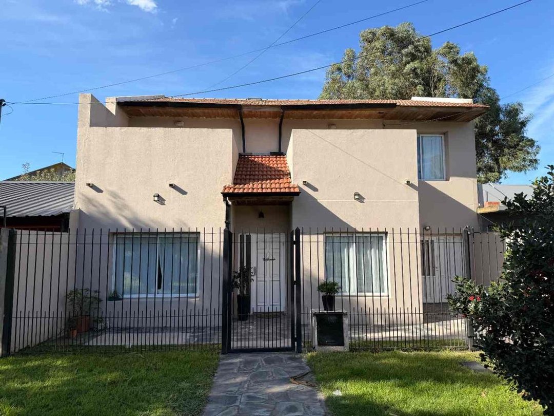 Venta Casa 4 amb "Parque/Quincho/Garage"