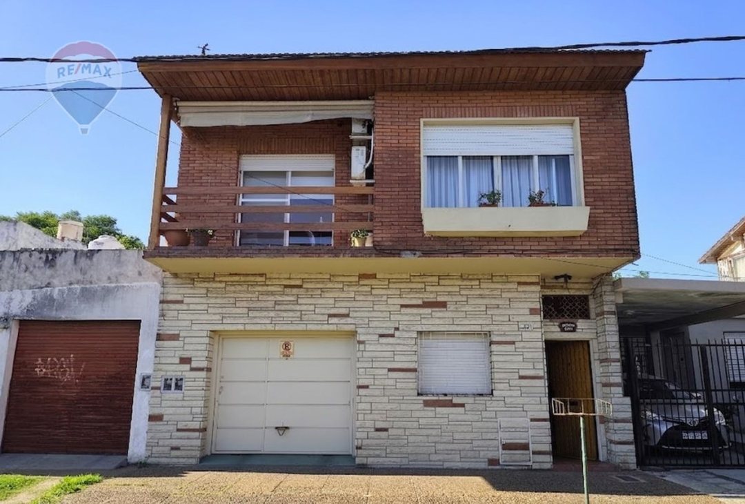 Venta casa 6 ambientes en J. L. Suarez garage