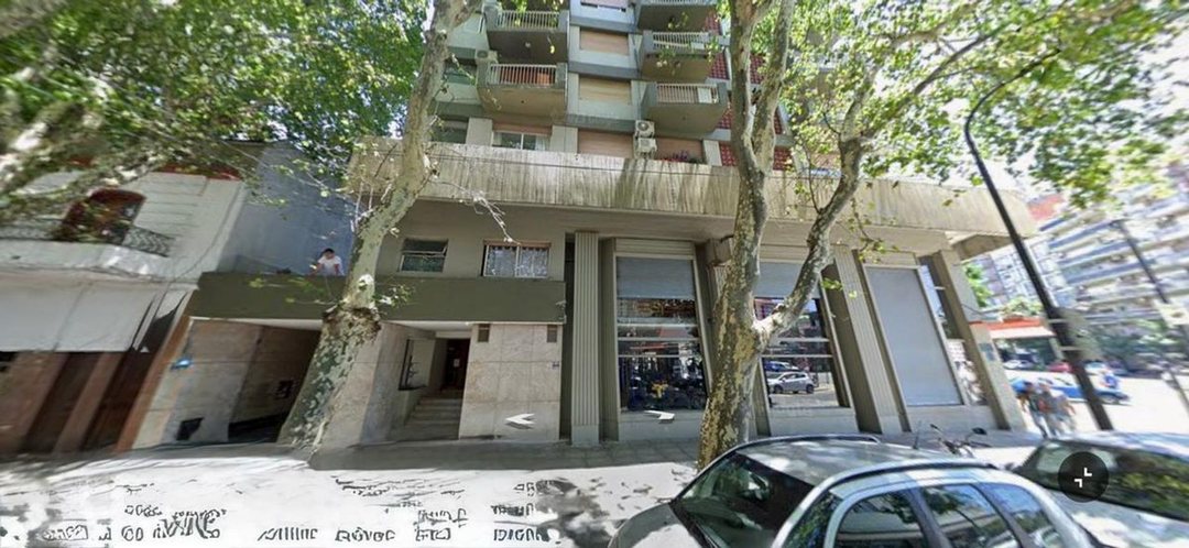 se vende cochera en edificio