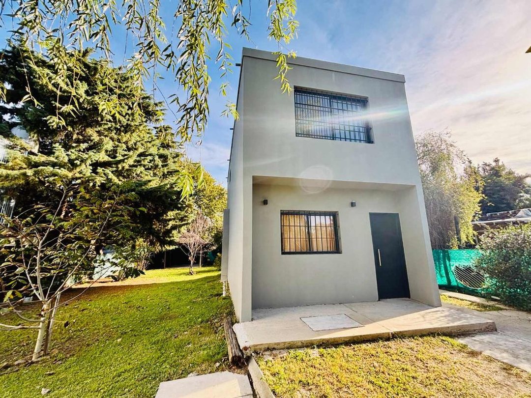 VENTA CASA 3 AMB 2 P. COCHERA PARQUE QUINCHO PILAR