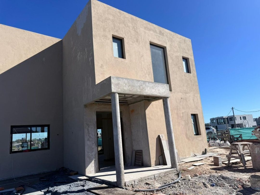 CASA 3 dormitorios EN VENTA en EL ENSUEÑO al agua